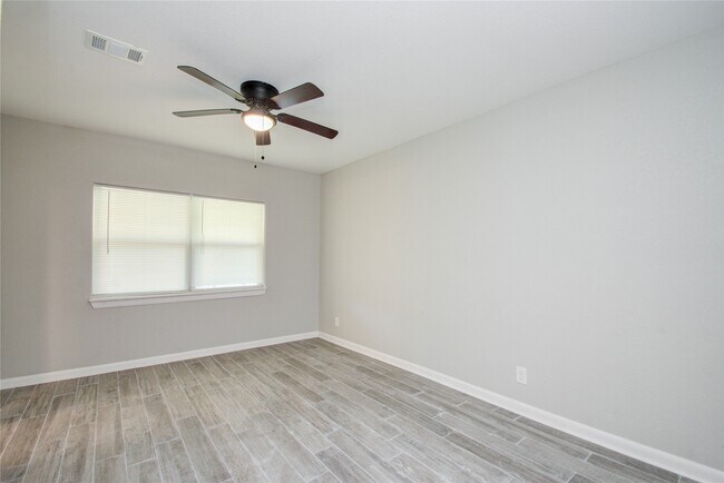 Building Photo - 10226 Envoy St