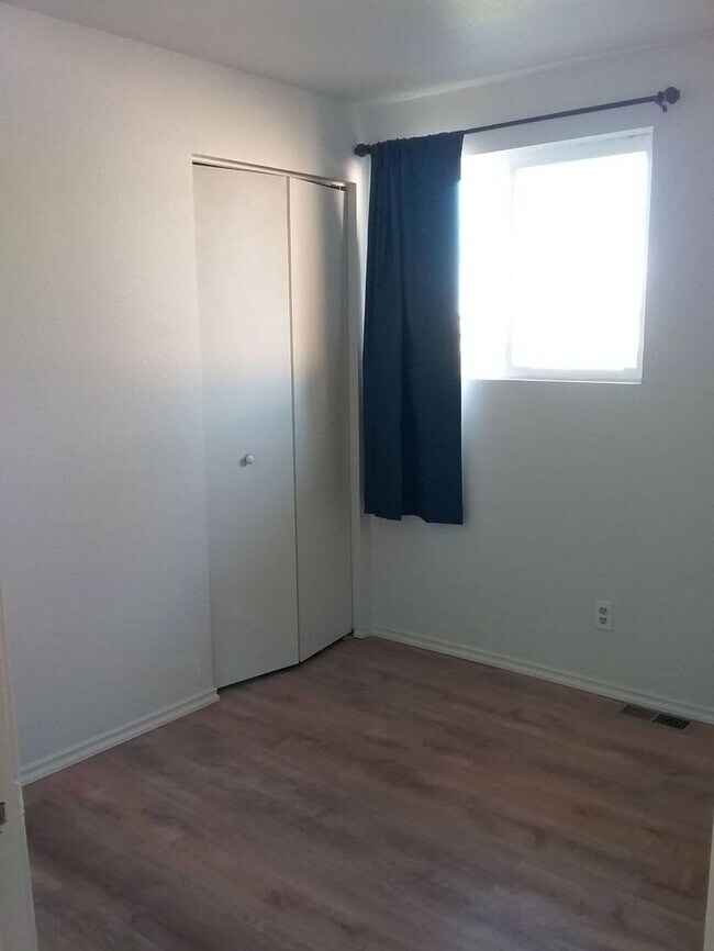 Building Photo - roy2016