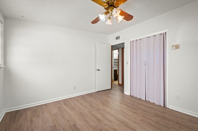 Building Photo - 3023 Lorman Dr
