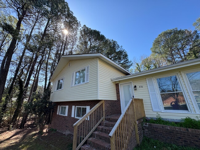 Building Photo - 916 Forge Rd