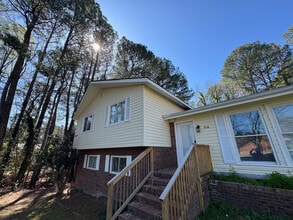 Building Photo - Room in House on Forge Rd