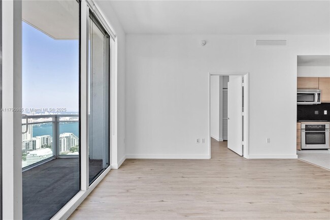 Building Photo - 950 Brickell Bay Dr