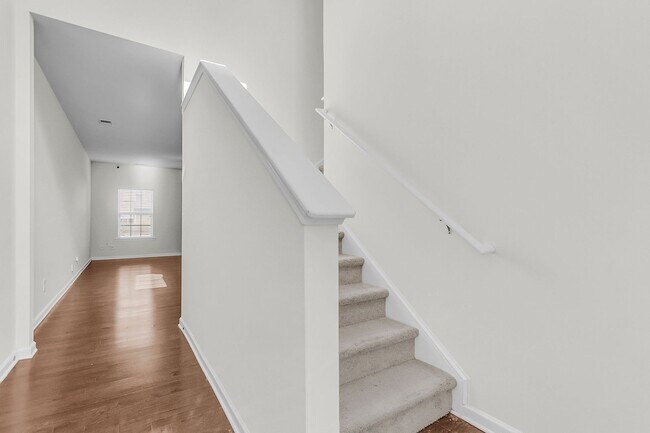 Building Photo - Spacious Summerville Home Near Historic Downtown