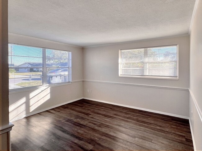 Building Photo - 907 Lake Jessie Dr