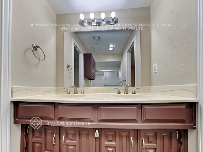 Building Photo - 934 Echobrook Pl