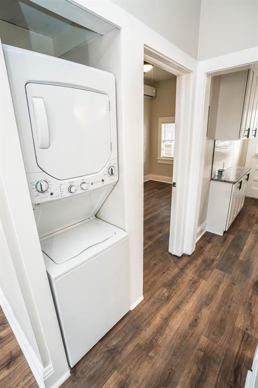 Building Photo - 1700 Park St N