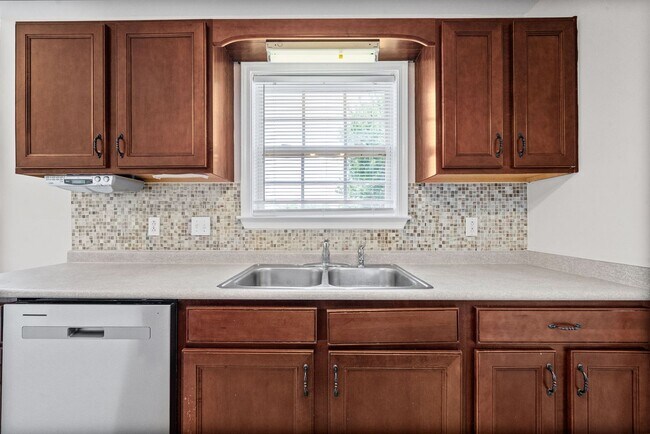 Building Photo - 3865 Roscommon Way