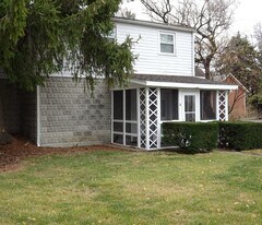 Building Photo - 833 S Cory St
