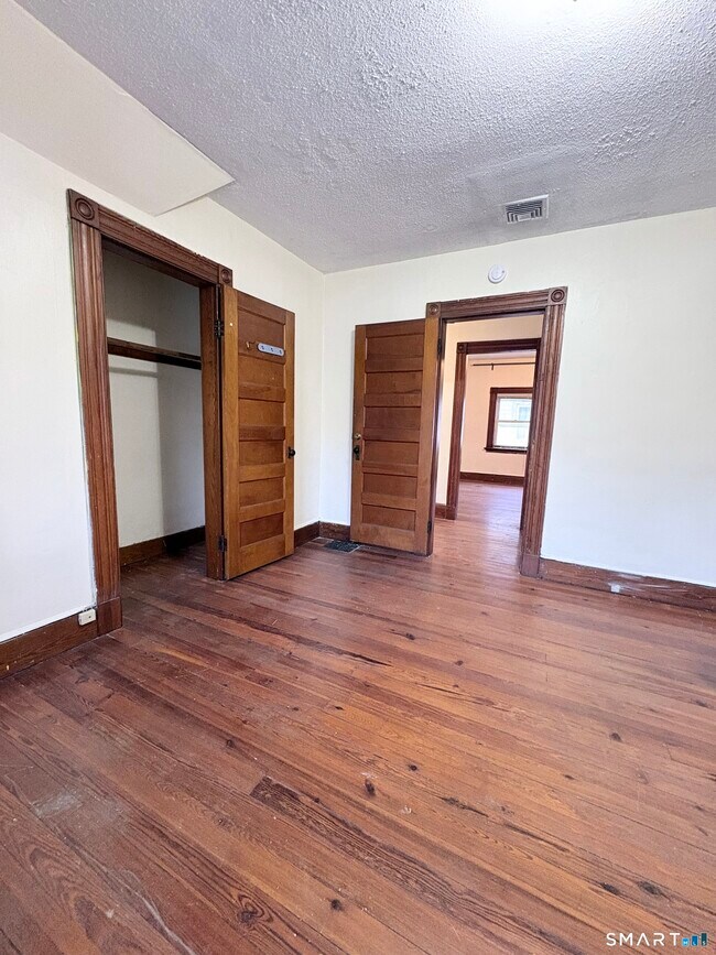 Building Photo - 792 Elm St