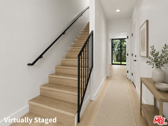 Building Photo - 428 Arnaz Dr