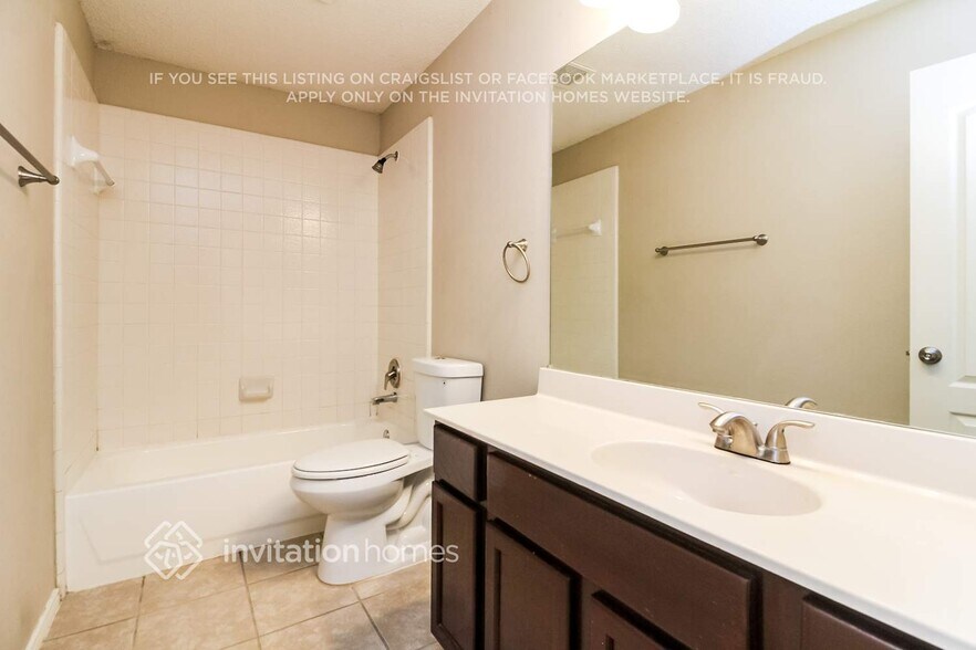 Building Photo - 703 Meadowgate Dr