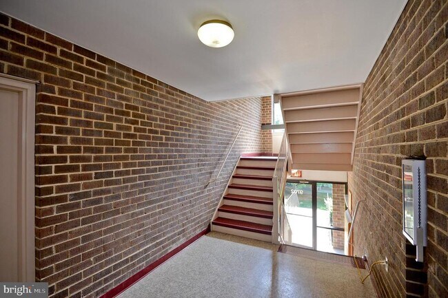 Building Photo - 9702 Kingsbridge Dr