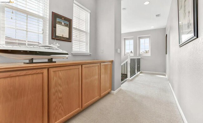 Building Photo - 3251 Lookout Point Loop