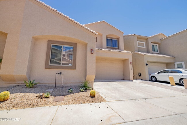 Building Photo - 2723 E Schiliro Cir