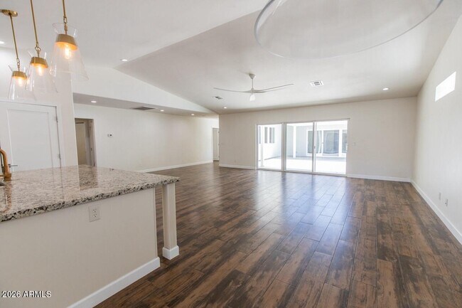 Building Photo - 341 E 14th St