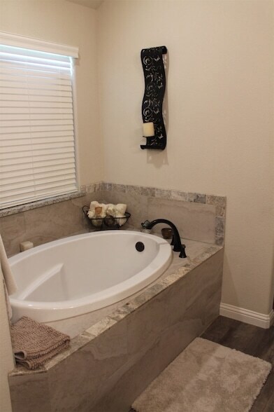 Building Photo - 4011 Gallivant Dr