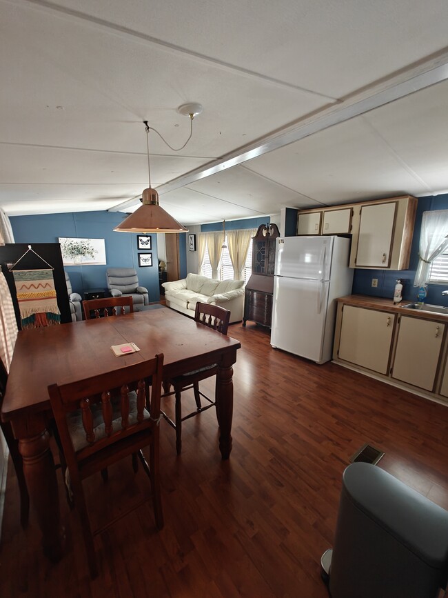 Building Photo - 1002 51st Avenue Plaza W