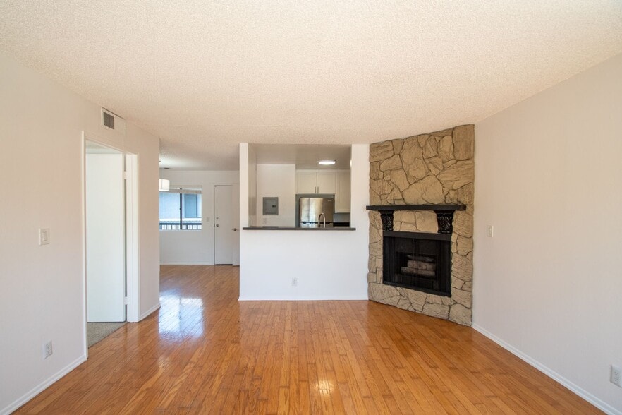 Building Photo - 12249 Oxnard St