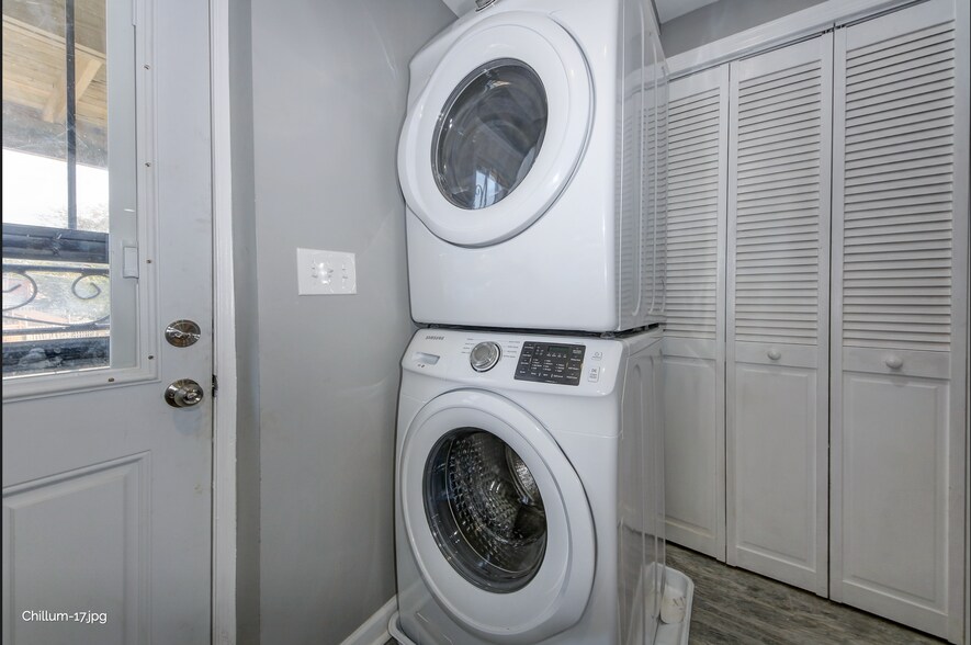 In unit washer / dryer - 5403 Chillum Pl NE