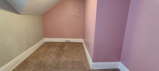 Building Photo - Stunning 5 Bedroom, 2 Bathroom Home in Minneapolis! Available 3/1/2026-Section 8 Accepted