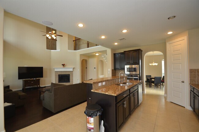 Building Photo - 27403 Canyon Reach Dr