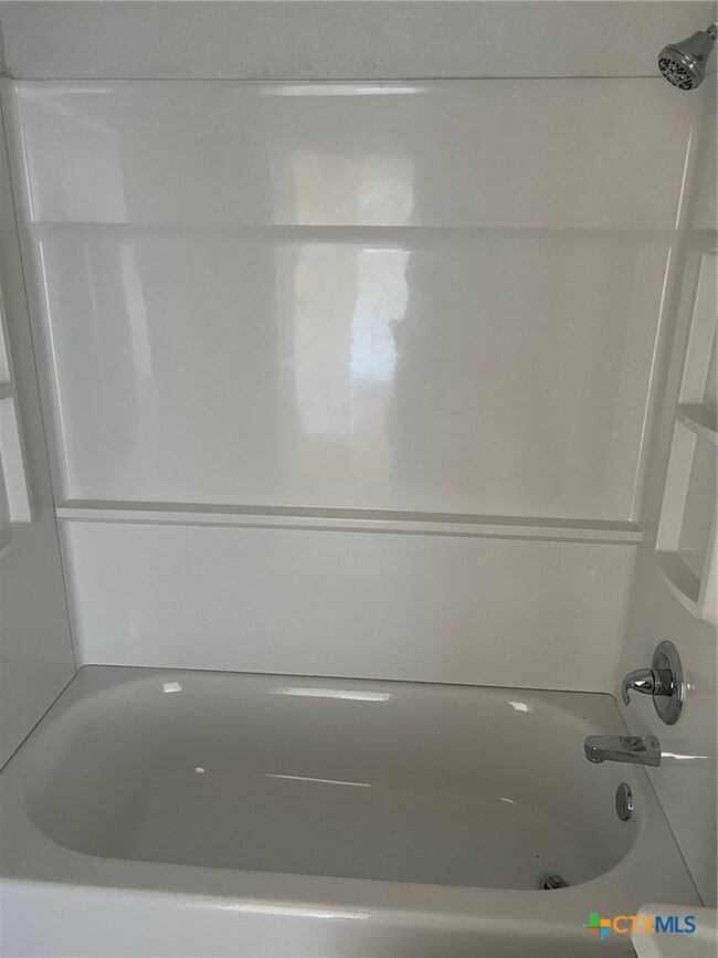 Building Photo - 902 Travis Ln