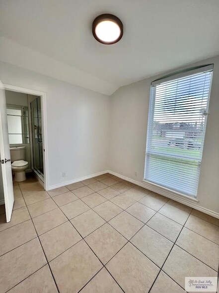 Building Photo - 560 Geraldine Ln