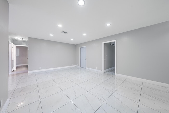 Building Photo - 120 SW 29th Terrace