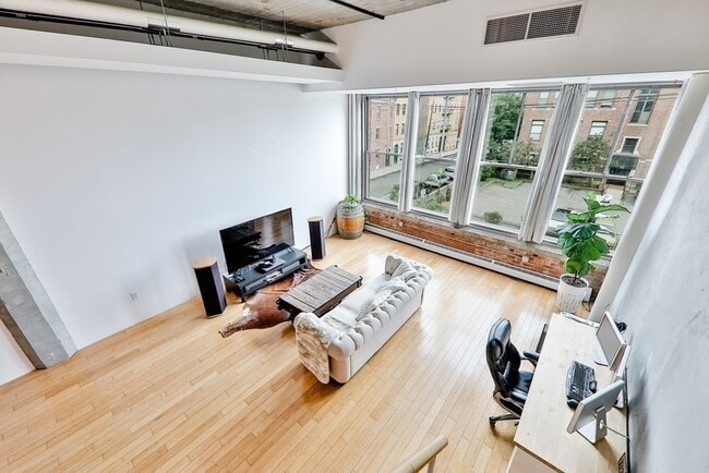 Building Photo - 156 Porter St