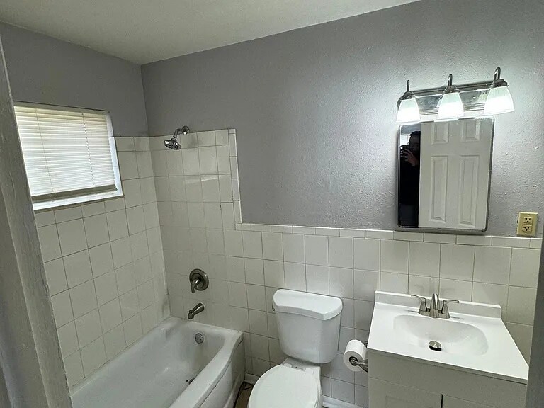 Building Photo - 500 Maier Dr