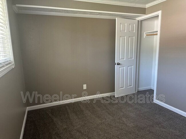 Building Photo - 520 E 4400 S
