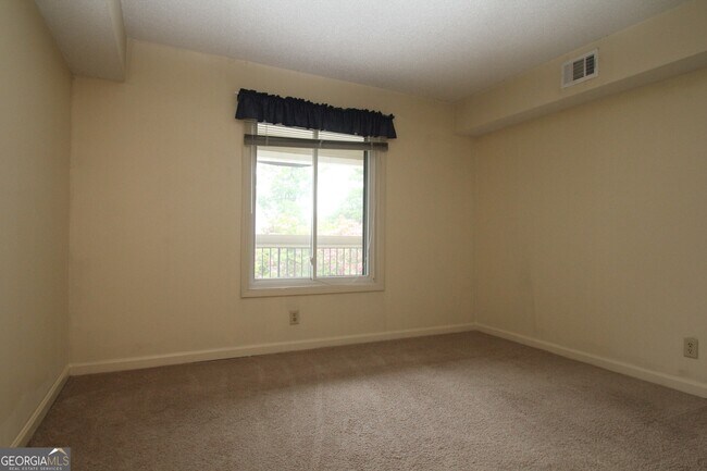 Building Photo - 574 Emory Oaks Way