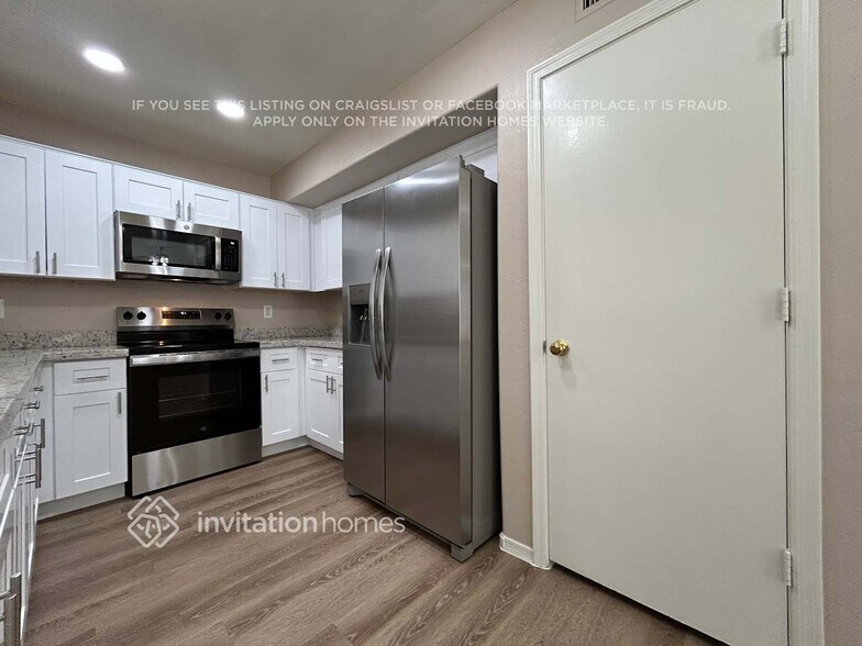 Building Photo - 15787 W Anasazi St