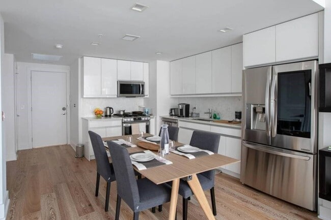 Building Photo - 1101 Grand St