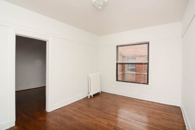 Building Photo - 931 W Sunnyside Ave