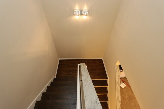 Building Photo - 3333 Stratford Ct