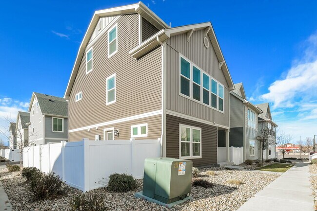 Building Photo - 18577 E 47th Pl