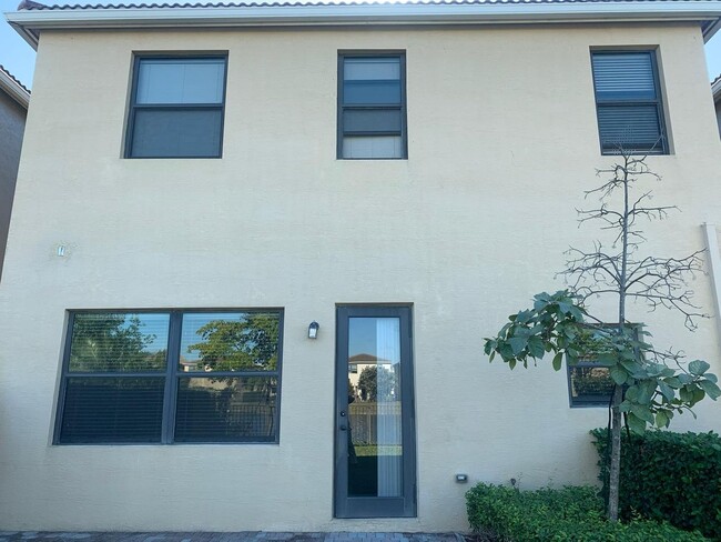 Building Photo - Beautiful Home in Aventura Isles