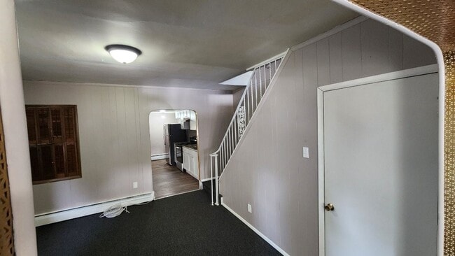 Building Photo - 3 bedroom 1 bathroom