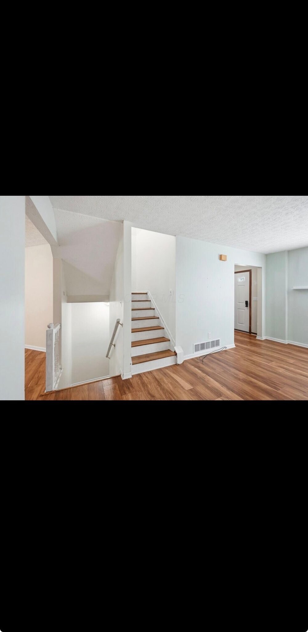 Building Photo - 46 Ravine Ridge Dr S