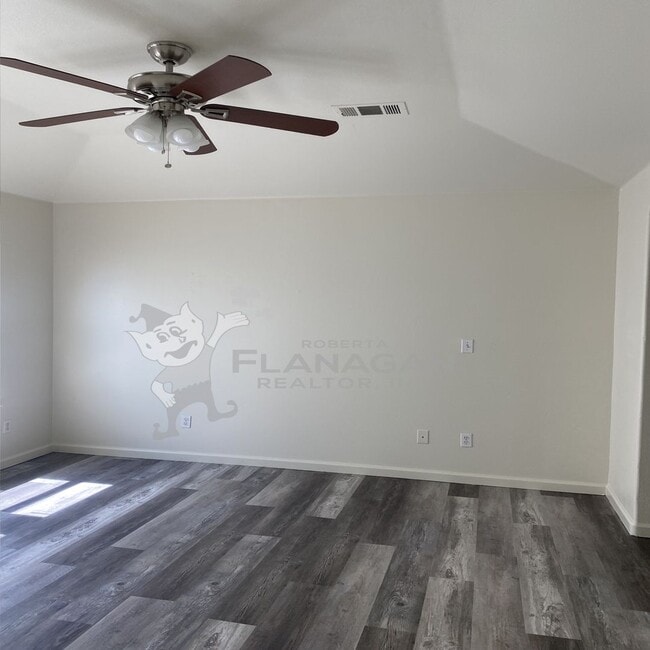 Building Photo - 3 Bedroom/2.5 bathroom home