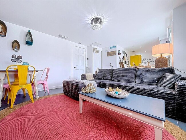 Building Photo - 304 29th St