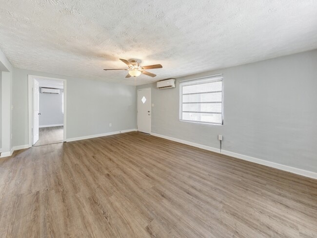 Building Photo - 322 Hillcrest St