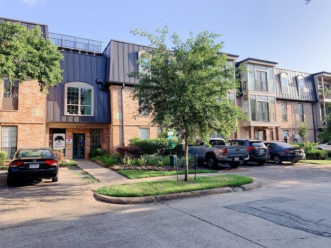 Primary Photo - 2425 UNDERWOOD STREET 354