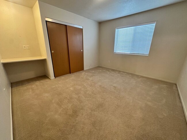 Building Photo - 2 bedroom, 2 bath apartment