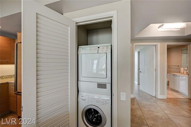 Building Photo - 222 Karen Ave