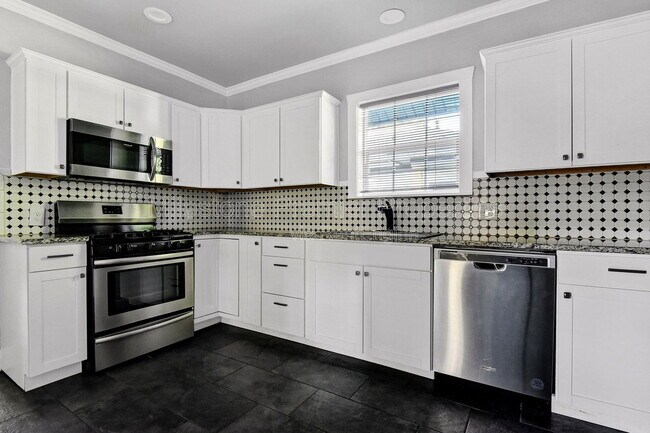 Building Photo - 105 W Morton St