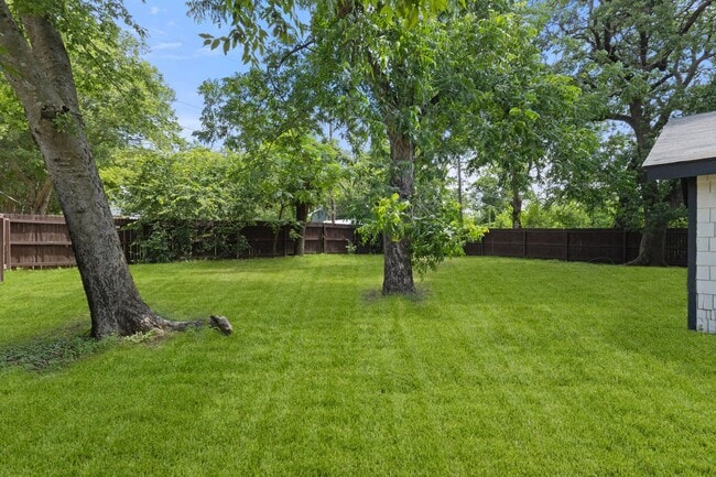 Building Photo - Charming Renovated Home for Lease in Denison!