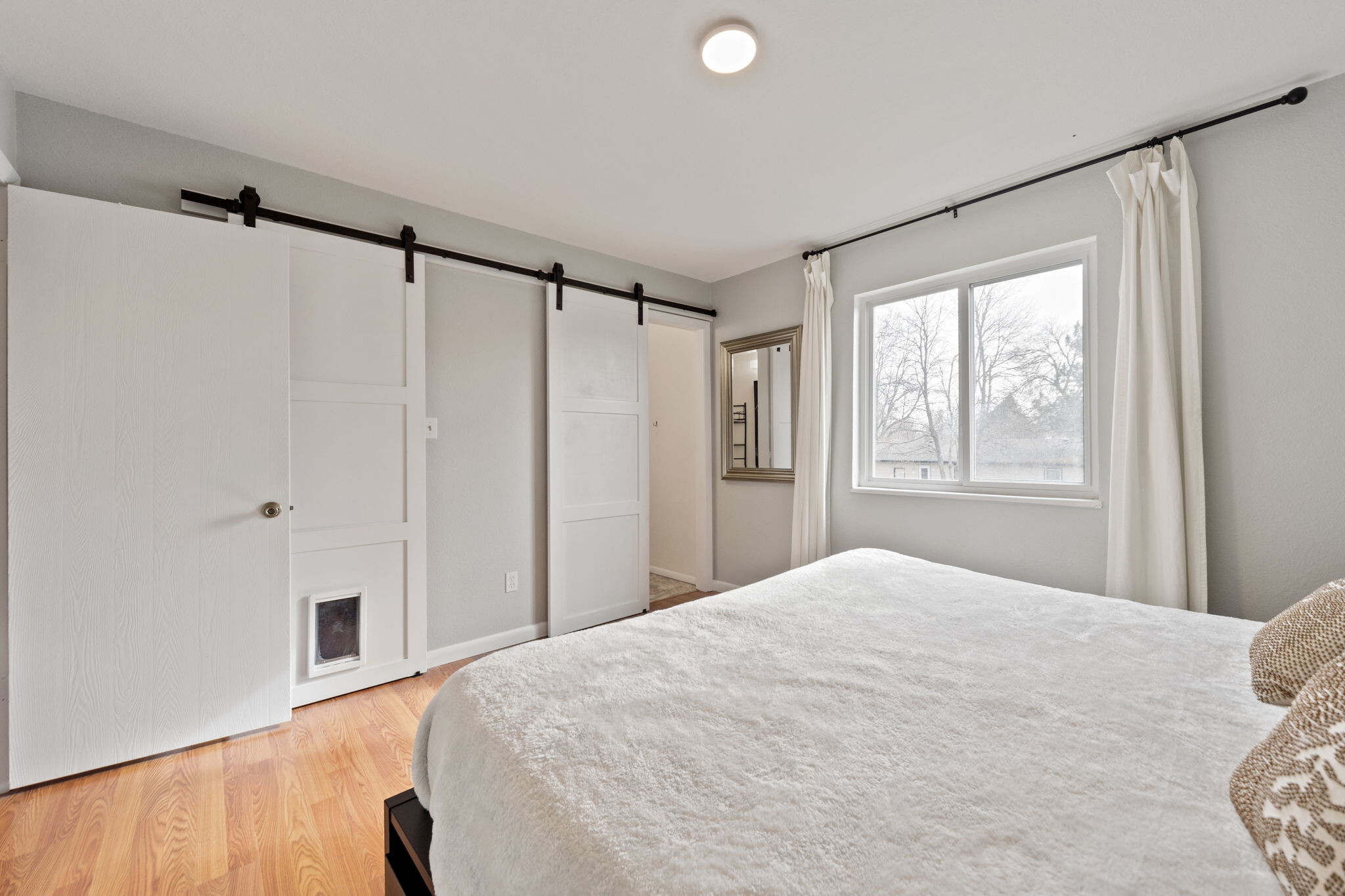 Master bedroom offering direct access to the bathroom. - 3418 Stratton Dr