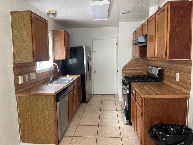 Building Photo - 10901 W Dogwood Dr